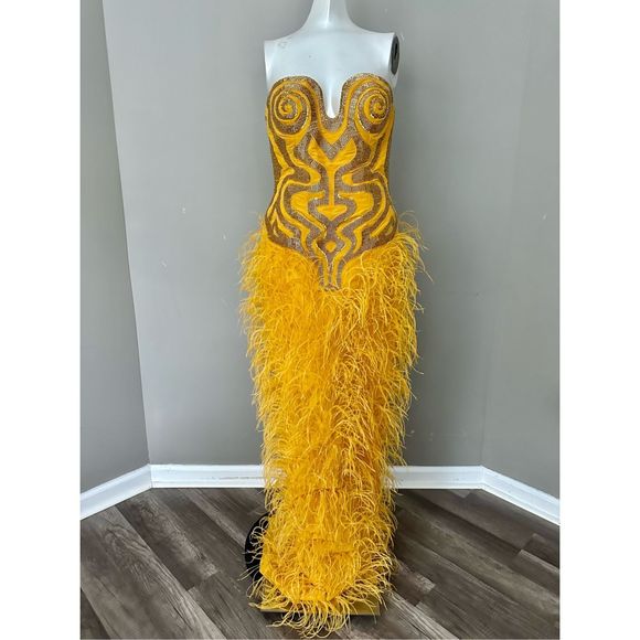 Aliétte Ostrich Feather-Embellished Sleeveless Gown Size 4 $10,000 - Picture 7 of 15